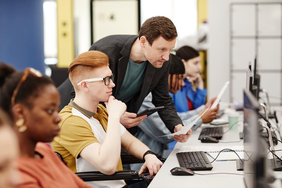 Report: K-12 Apps Share Student Data Nearly Unchecked